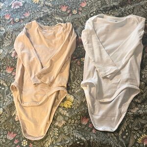 H&M Kids Bodysuits in Cream and White